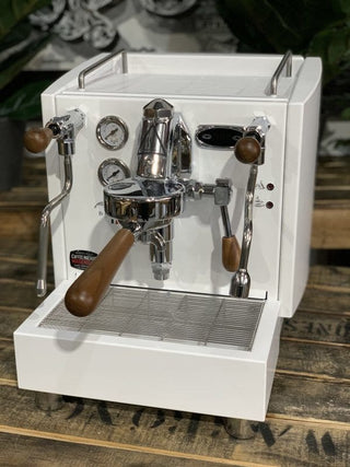 Izzo Alex Duetto IV PLUS - 1 Group White & Timber - Brand New