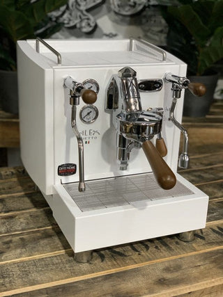 Izzo Alex Duetto IV PLUS - 1 Group White & Timber - Brand New