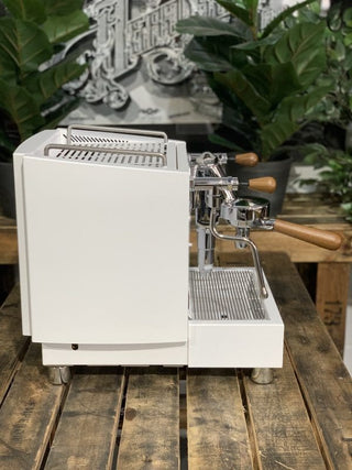 Izzo Alex Duetto IV PLUS - 1 Group White & Timber - Brand New